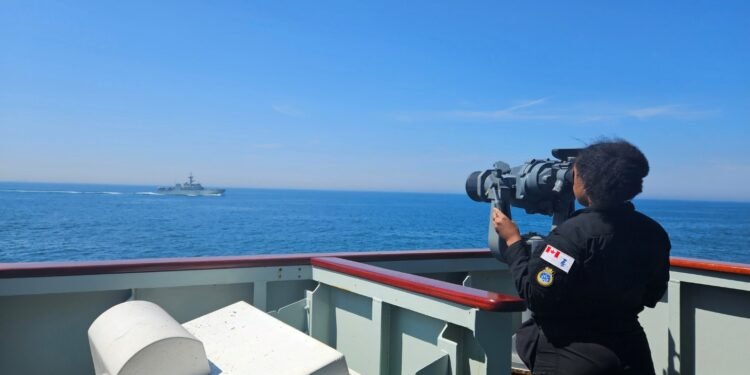 আর্কটিকে মুখোমুখী কানাডিয়ান মিলিটারি ও চীনা গবেষণা জাহাজ