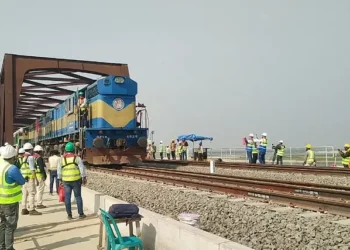 যমুনার বুকে রেলওয়ে সেতুতে পরীক্ষামূলক ট্রেন চলাচল শুরু