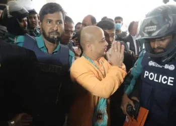 চিন্ময় কৃষ্ণ দাসের গ্রেফতার নিয়ে ভারতে যে প্রতিক্রিয়া হচ্ছে