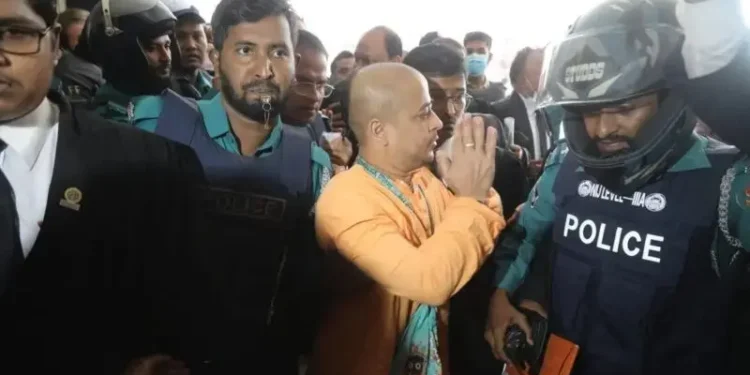 চিন্ময় কৃষ্ণ দাসের গ্রেফতার নিয়ে ভারতে যে প্রতিক্রিয়া হচ্ছে