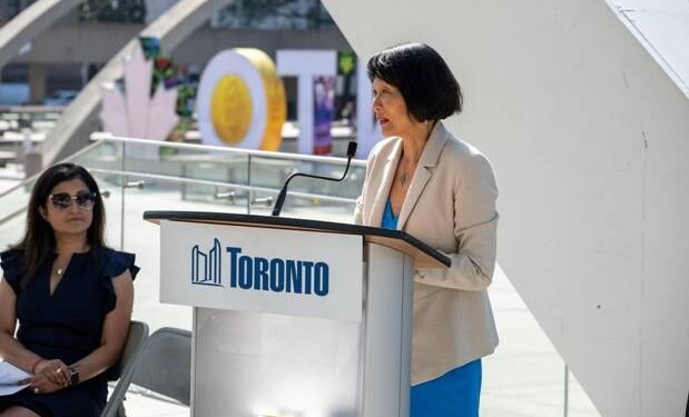 যোগাযোগের ভুলে ৭ অক্টোরের অনুষ্ঠানে যোগ দিতে পারেননি চাউ