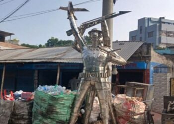 মুক্তিযোদ্ধাদের তৈরি ভাস্কর্য ভাঙারির দোকানে বিক্রি