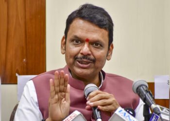 বাংলাদেশি অবৈধ অভিবাসীদের জন্য ডিটেনশন সেন্টার নির্মাণ করবেন মহারাষ্ট্রের মুখ্যমন্ত্রী