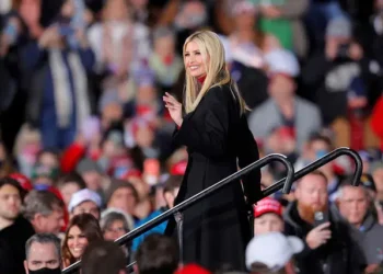 রাজনীতিতে আর ফিরবেন না ট্রাম্পের মেয়ে ইভাঙ্কা, কাজ করবেন আড়ালে