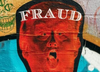 আইনজীবীর বিরুদ্ধে গ্রেপ্তারি পরোয়ানা