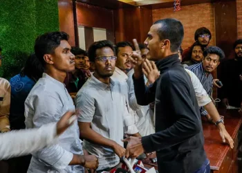 বৈষম্যবিরোধী ছাত্র আন্দোলন: দুই পক্ষের পাল্টাপাল্টি অভিযোগ, সংবাদ সম্মেলনে হট্টগোল