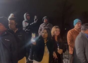 টরন্টোতে স্থায়ী শহীদ মিনার স্মৃতিসৌধে পুষ্পস্তবক অর্পণ