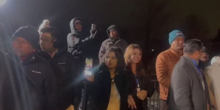 টরন্টোতে স্থায়ী শহীদ মিনার স্মৃতিসৌধে পুষ্পস্তবক অর্পণ